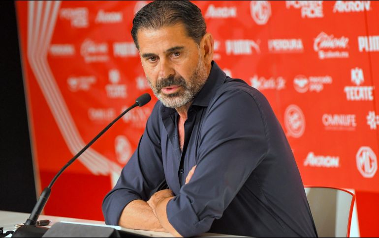 FERNANDO HIERRO. A pesar de la goleada que sufrió Chivas a manos del América en este fin de semana, el profe Pauno se mantendrá en el banquillo según informó el director deportivo del Rebaño. IMAGO7