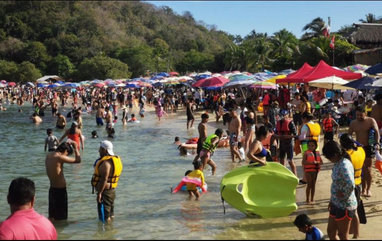 Por ley, al trabajador mexicano le corresponde una prima vacacional del 25% de su salario. SUN/ ARCHIVO