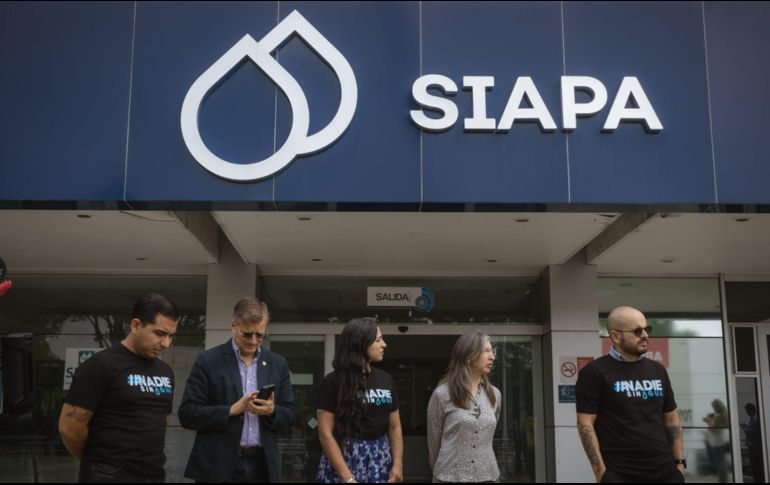 La diputada local de Hagamos, Mara Robles, recordó que desde el año 2000, han acudido al SIAPA para verificar la calidad del agua y demostrar que no es potable y a 20 años de ello, el problema sigue vigente. EL INFORMADOR / M. Hernandez