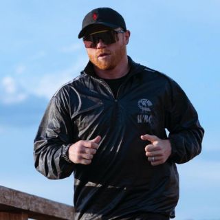 Canelo Álvarez revela la lesión que tuvo la culpa de su derrota con Dmitry Bivol