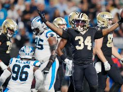 El corredor de los Saints de Nueva Orleans Tony Jones Jr. celebra tras anotar. AP/R. Jones