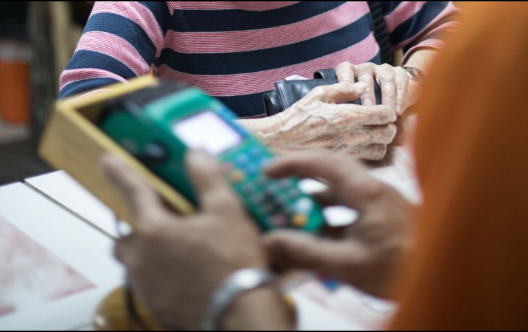 Banxico y la CNBV deben fijar las reglas de las comisiones, pues de lo contrario, las cámaras compensatorias son juez y parte. EFE/Archivo