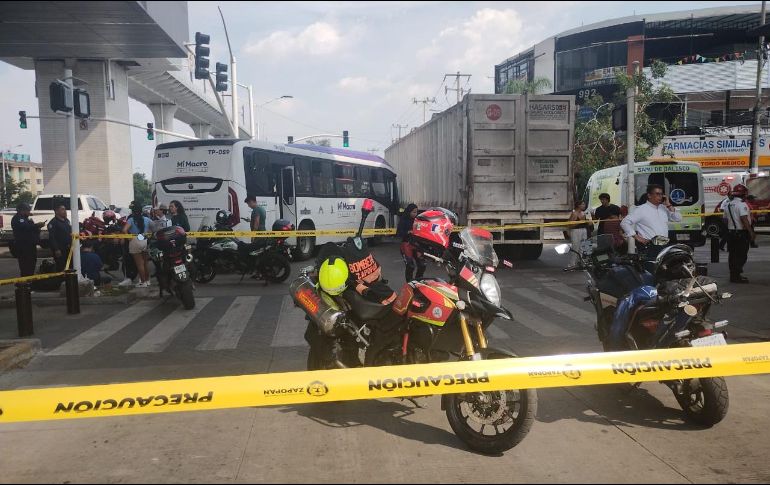 En este momento se registra movilización de cuerpos de emergencia en la zona, para la atención de las víctimas, en su mayoría pasajeros del la unidad de transporte público. CORTESÍA