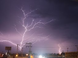 En un campo deportivo de Yucatán un rayo alcanzó a dos personas esta tarde en Yucatán. EL INFORMADOR/ ARCHIVO.