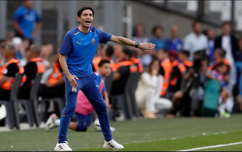 Los líderes de las barras del club no estaban contentos con Marcelino García Toral. EFE/G. Horcajuelo