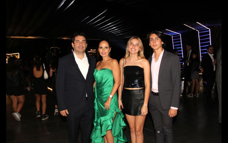 Gilberto González, Fabiola Azpeitia Marijó González y Santiago Padilla. GENTE BIEN JALISCO/ Esmeralda Escamilla