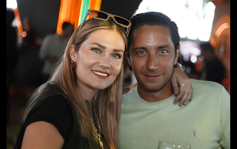 Liz Álvarez y Carlos EstefanCarolina Solís, Clarissa Valenzuela y María José Rodríguez