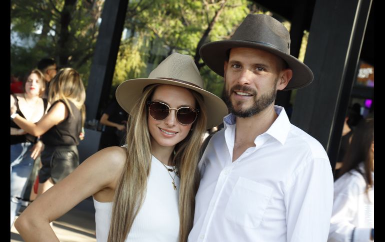 Rebeca Sifuentes y David de la GarzaCarolina Solís, Clarissa Valenzuela y María José Rodríguez