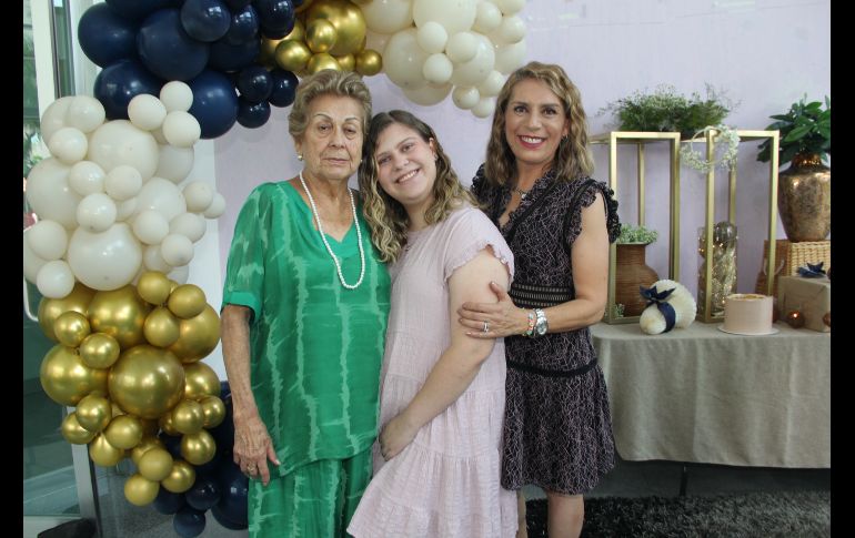 Eu Beltrán, Yana González y Esmeralda Castañeda. GENTE BIEN JALISCO/ Esmeralda Escamilla