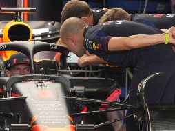 Al neerlandés le siguieron Carlos Sainz de Ferrari y Lando Norris de McLaren, ambos pilotos con una motivación extra, luego de haber conseguido podio en Singapur. EFE / F. Robichon