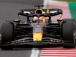 Verstappen postula como el gran favorito a la victoria en el Gran Premio de Japón. EFE/F. Robichon