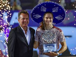 Pablo Lemus Navarro estuvo en la final del GDL Open AKRON y acompañó a Maria Sakkari en la premiación. EL INFORMADOR/A. Navarro