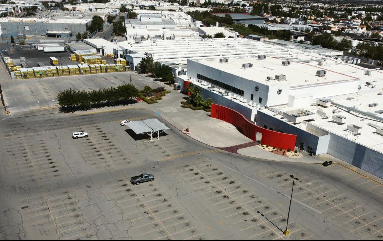 Mientras algunos indocumentados buscan continuar con su viaje hacia la frontera con Estados Unidos, hay fábricas ubicadas en Ciudad Juárez que han comenzado a enfrentar problemas en su producción. EFE