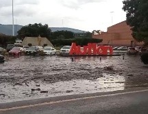 En redes sociales circulan imágenes y videos de los hechos. FACEBOOK / Adrian Lopez