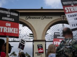 Después de 148 días, la huelga de guionistas llega a su fin. AP