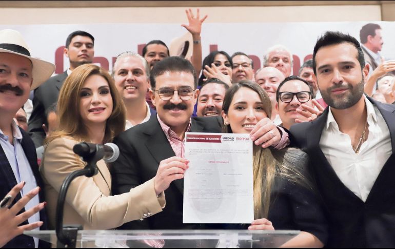 Carlos Lomelí estuvo acompañado el día de ayer por 500 personas. ESPECIAL