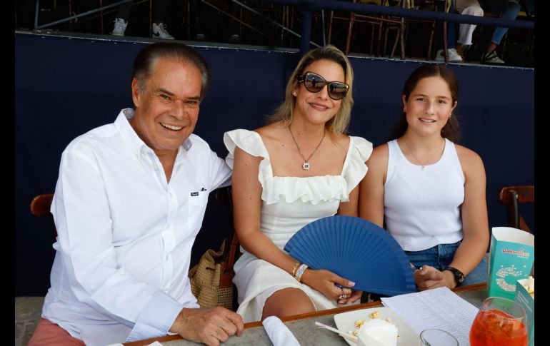 Sergio Roux, Ale Torres y Sofia García Jiménez. GENTE BIEN JALISCO/ Claudio Jimeno
