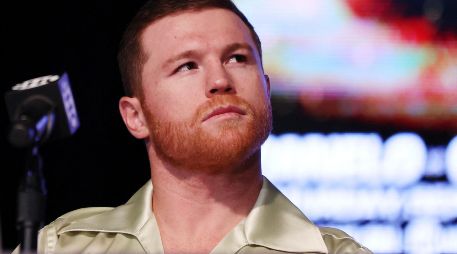 Canelo estuvo cerca de no dedicarse al boxeo, pero es ahí donde una promesa de su hermano Rigoberto a su padre terminó por encaminar a Saúl a una vida llena de gloria deportiva. AFP / ARCHIVO