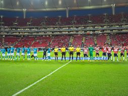 En este duelo las Chivas cayeron por 3-0 en la cancha, y de esta manera el cuadro tapatío sufrió su cuarta derrota del torneo. IMAGO7