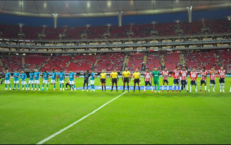 En este duelo las Chivas cayeron por 3-0 en la cancha, y de esta manera el cuadro tapatío sufrió su cuarta derrota del torneo. IMAGO7