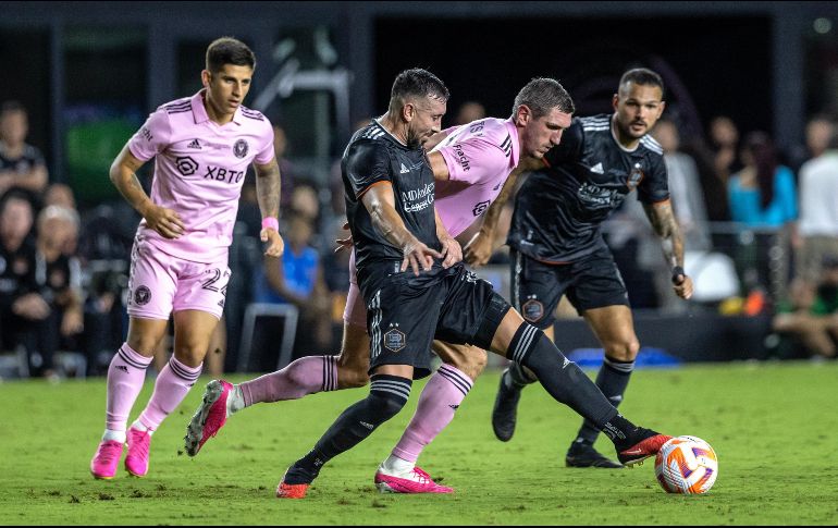 Héctor Herrera conquistó su primer trofeo como jugador del Dynamo. EFE/C. Herrera
