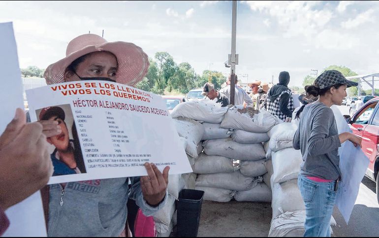 Ayer continuaron los bloqueos sobre la carretera Zacatecas-Villanueva. EL UNIVERSAL