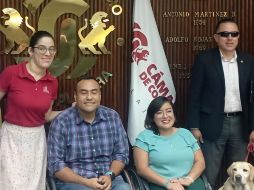 Aldo (segundo de izq a der) dijo que muchas veces las personas caen en la informalidad porque buscan seguir produciendo mientras cuidan a su familiar. EL INFORMADOR / I. Martínez