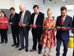 En el evento estuvo el alcalde Pablo Lemus (corbata roja) y Raúl Uranga, titular de la Canaco (segundo de izquierda a derecha). ESPECIAL