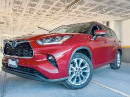 Highlander. Este vehículo, por fuera, llama la atención por su porte. ESPECIAL