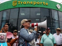 Frente al Congreso de Jalisco también protestaron algunas personas que están en contra de la verificación. EL INFORMADOR/H. Figueroa