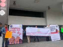 Al menos 100 empleados de la Sader, se manifiestan sobre la Avenida Hidalgo a su cruce con Chapultepec. EL INFORMADOR / J. VELAZCO