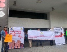 Al menos 100 empleados de la Sader, se manifiestan sobre la Avenida Hidalgo a su cruce con Chapultepec. EL INFORMADOR / J. VELAZCO