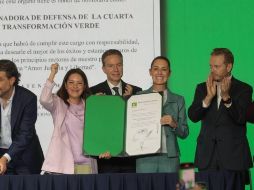Claudia Sheinbaum Pardo recibe su constancia como Coordinadora Nacional de la Defensa de la Transformación por parte del Partido Verde Ecologista de México (PVEM). ESPECIAL.