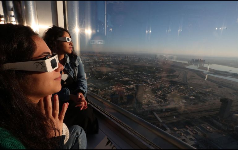 Algunas instituciones educativas del país regalarán lentes para ver el eclipse solar de este octubre. EL INFORMADOR/ ARCHIVO.