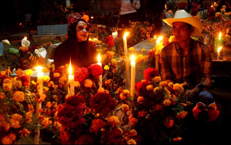 A nada de llegar la celebración del Día de Muertos, los mexicanos se preguntan qué día debe ponerse la ofrenda. EL INFORMADOR/ ARCHIVO.
