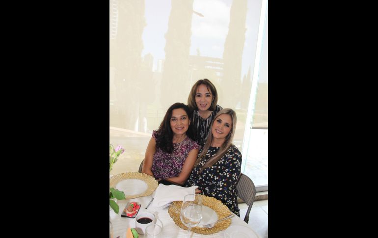 Mary Ibáñez, María Elena López y Vero Cuevas. GENTE BIEN JALISCO/ Esmeralda Escamilla