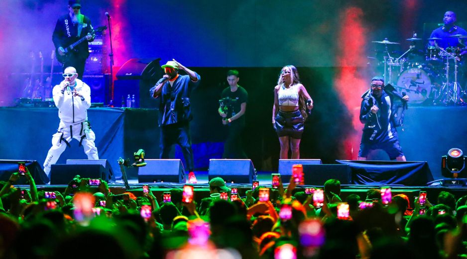 La agrupación demostró el cariño que sienten hacia su público tapatío en diversas ocasiones. EL INFORMADOR/ A. Navarro