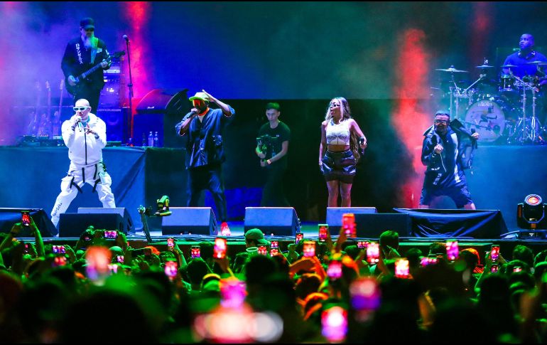La agrupación demostró el cariño que sienten hacia su público tapatío en diversas ocasiones. EL INFORMADOR/ A. Navarro