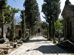 Se acerca noviembre, el mes en el que se celebra a los muertos, y es tradición de los mexicanos acudir a los panteones para estar cerca de los seres queridos que ya no están con nosotros. EL INFORMADOR / ARCHIVO