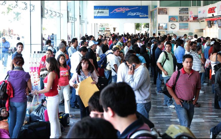 Con apego en la ley y a su normatividad interna, se podrá ofrecer 50% de descuento a estudiantes de educación media superior y superior, durante todo el año. NTX / ARCHIVO