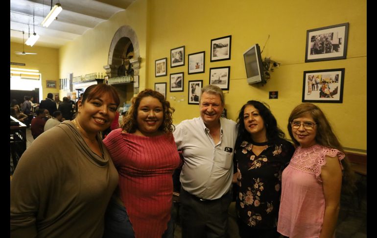El convivio fue ameno, ya que todas las personas que integran EL INFORMADOR se hicieron presentes para celebrar un nuevo aniversario del diario que ha documentado múltiples hechos de trascendencia de Jalisco. EL INFOMADOR / A. Navarro