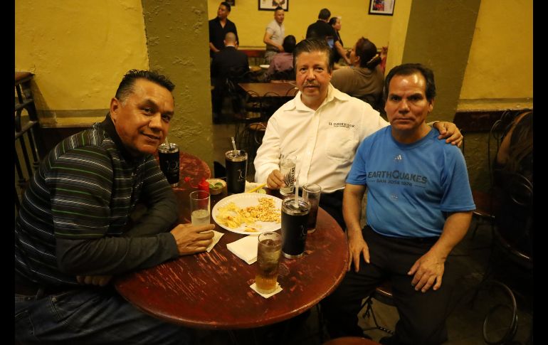 El convivio fue ameno, ya que todas las personas que integran EL INFORMADOR se hicieron presentes para celebrar un nuevo aniversario del diario que ha documentado múltiples hechos de trascendencia de Jalisco. EL INFOMADOR / A. Navarro