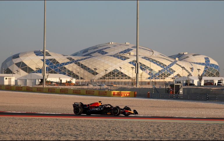 Verstappen, quien busca su tercer campeonato mundial, partirá desde el primer lugar en la parrilla de salida este domingo. EFE / A. Haider