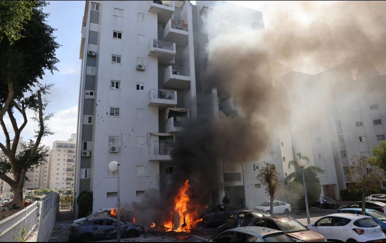 La orden se dio después de que milicianos armados de Gaza se infiltraron esta mañana a la ciudad de Sderot, muy cercana a la Franja, donde se estaban enfrentando a tropas israelíes. AFP / A. Gharabli