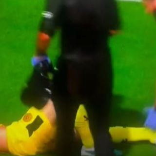 ¡De terror! Jugador del Sheffield sufre horrible lesión ante el Fulham