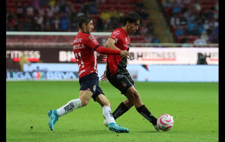 Después de una semana llena de turbulencias y controversias, Chivas celebró con euforia esta importante victoria en el Clásico Tapatío. EL INFORMADOR / H. Figueroa