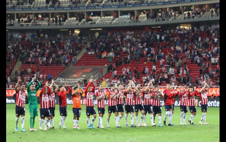 Después de una semana llena de turbulencias y controversias, Chivas celebró con euforia esta importante victoria en el Clásico Tapatío. EL INFORMADOR / H. Figueroa