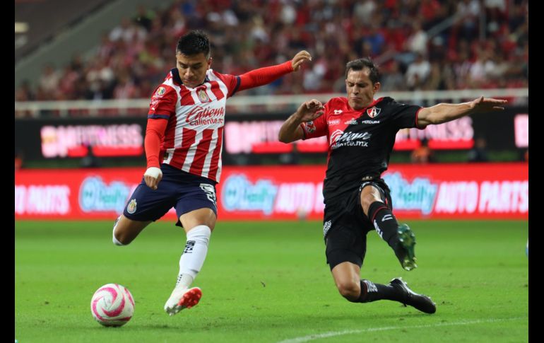 Después de una semana llena de turbulencias y controversias, Chivas celebró con euforia esta importante victoria en el Clásico Tapatío. EL INFORMADOR / H. Figueroa