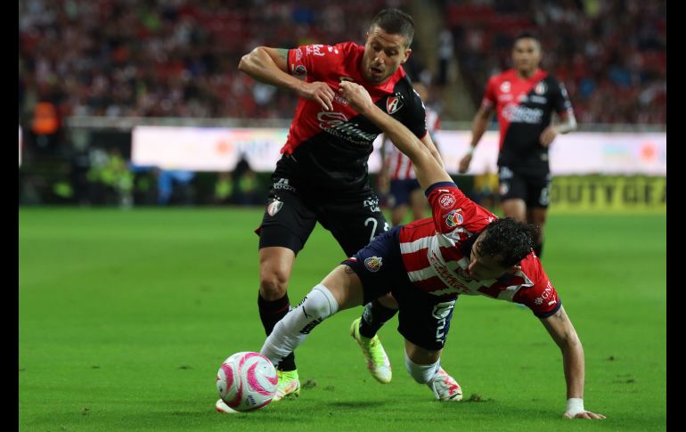 Después de una semana llena de turbulencias y controversias, Chivas celebró con euforia esta importante victoria en el Clásico Tapatío. EL INFORMADOR / H. Figueroa