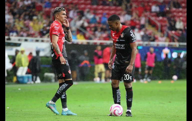 Después de una semana llena de turbulencias y controversias, Chivas celebró con euforia esta importante victoria en el Clásico Tapatío. EL INFORMADOR / H. Figueroa